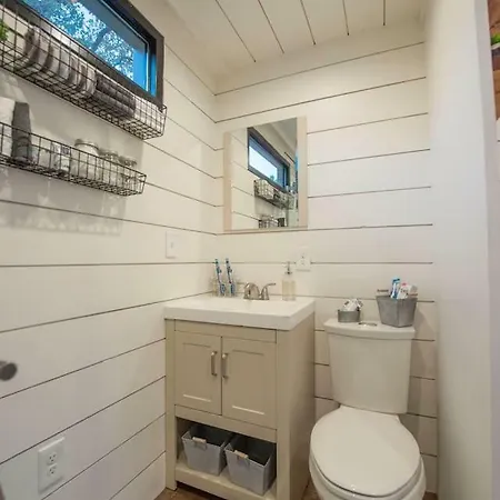 Stillwater House Elegant Tiny Container Home Near Magnolia Waco Exterior photo