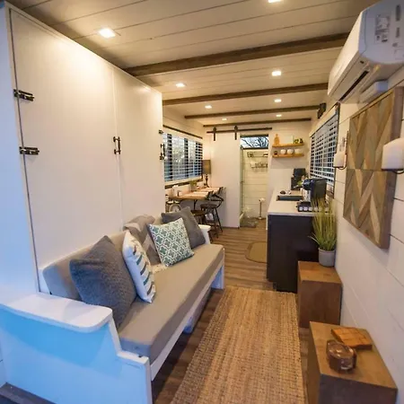Stillwater House Elegant Tiny Container Home Near Magnolia Waco Exterior photo